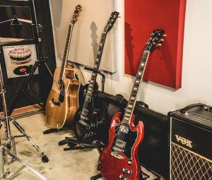 Envolvente Estudio - Guitarras Gibson Fender y Amplificador VOX