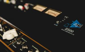 Envolvente Estudio Api 2500 Bus Compressor